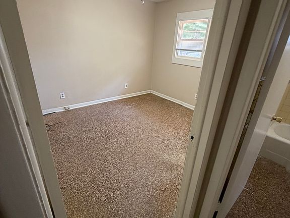 4th image of 851 W Warren St APT 6