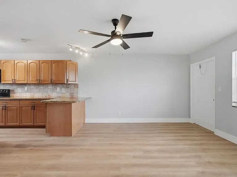 6191 SW 37th St #210 — Photo 3