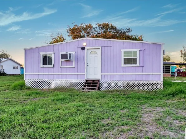 64 W Dolphin Ave, Pt Lavaca, TX 77979