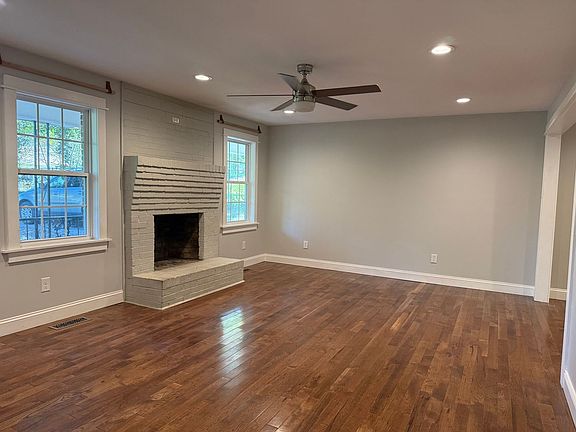 3rd image of 54 Summit Dr
