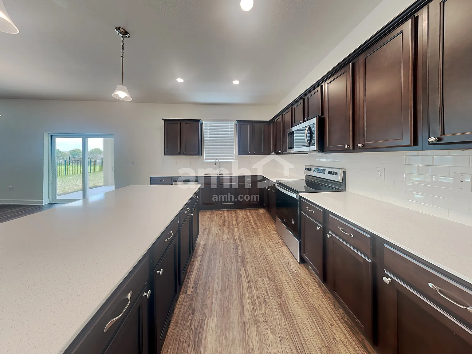 4 bed, 2.5 bath, 2449 sqft, $2,780 — Photo 4