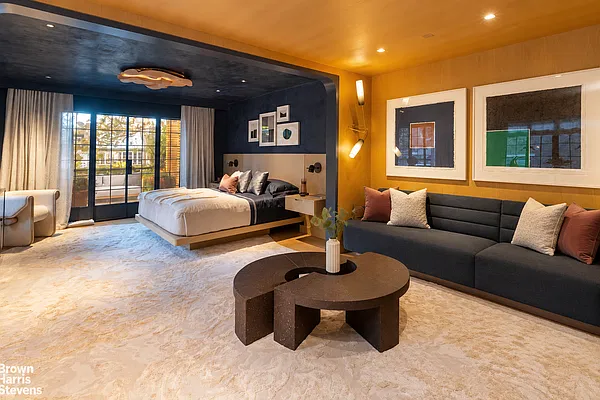 Bedroom, photo 1