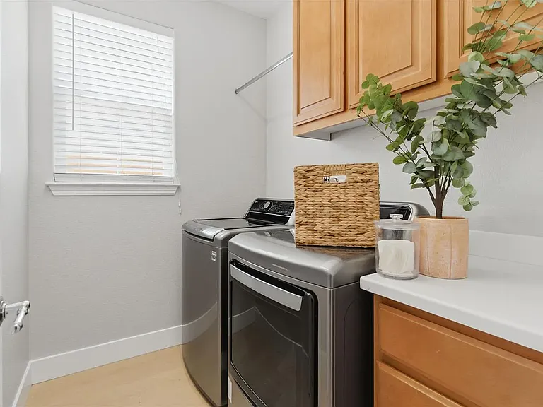 456 N Sierra Madre St — Photo 12