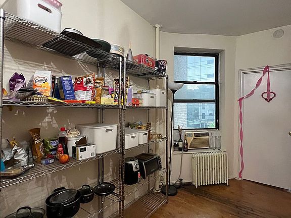 3rd image of 317 10th Ave #Loft6