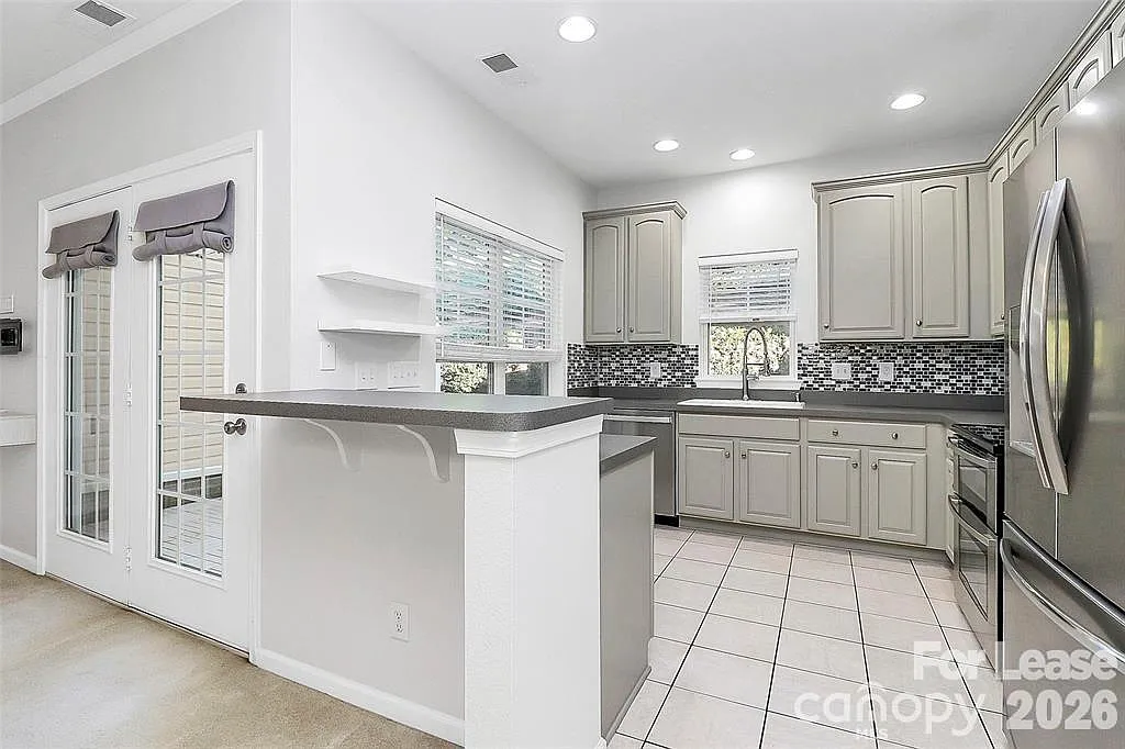 2 bed, 2.5 bath, 1432 sqft, $1,900 — Photo 3