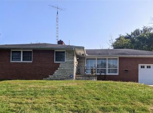 1106 E Main St, Benton, IL 62812