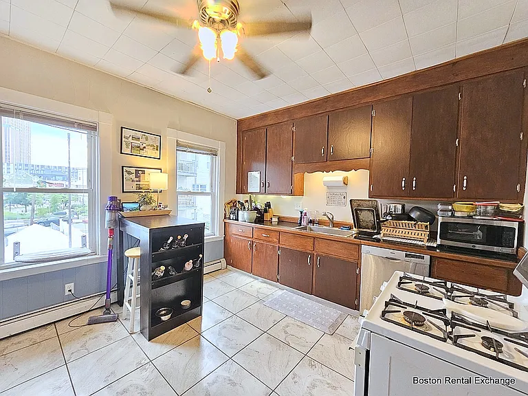 18 Mansfield St #2 — Photo 3