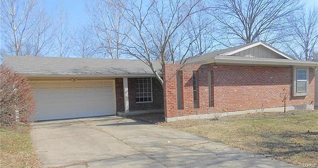 Brick front wall gives a private entry.