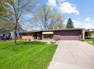 524 E 1st St, Waconia, MN 55387