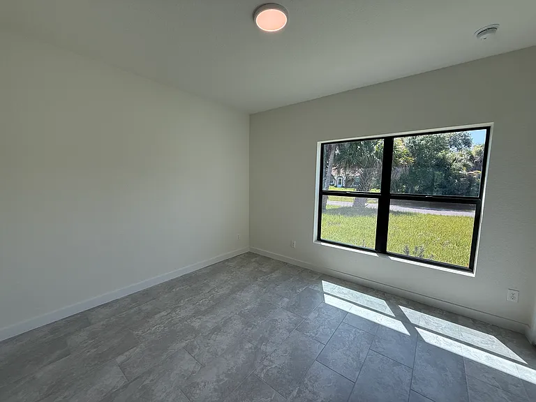 4807 Sabrina Ter — Photo 11