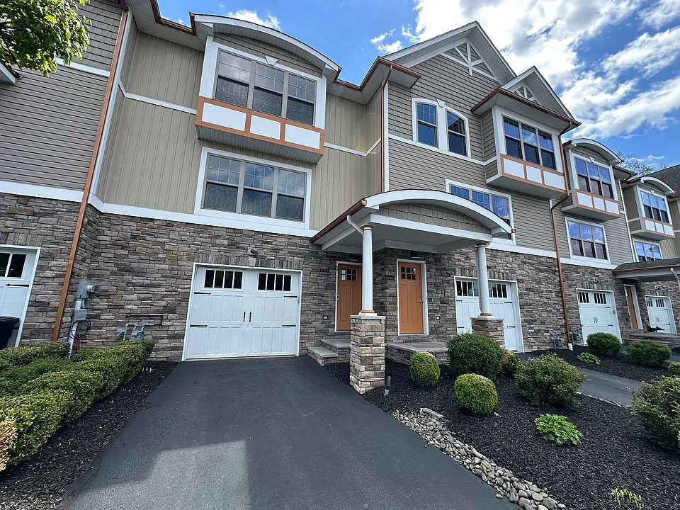 3 Maple Leaf Dr