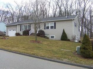8 Hillcrest Dr, Uncasville, CT 06382