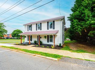 210 W 15th St, Newton, NC 28658