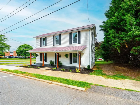 210 W 15th St, Newton, NC 28658