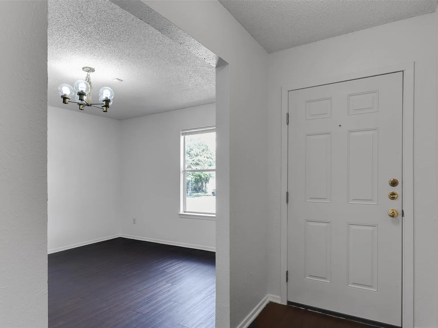 3 bed, 2.0 bath, 1510 sqft, $1,895 — Photo 3
