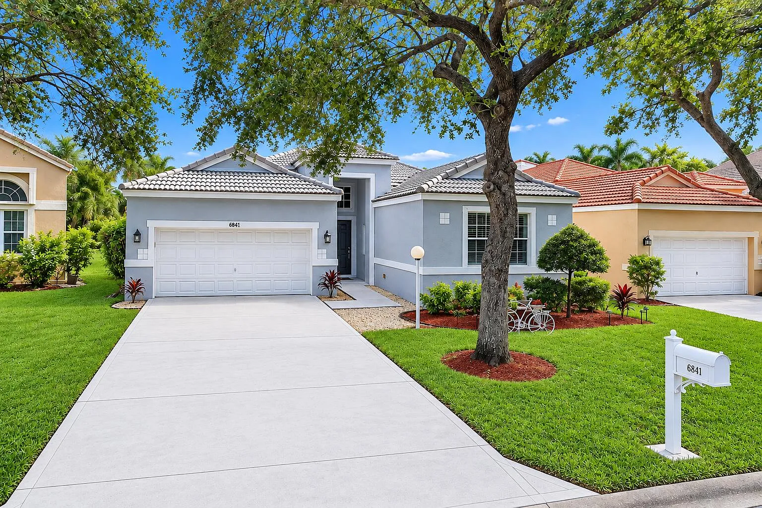 3 bed, 2.0 bath, 1958 sqft, $4,800 — Photo 1