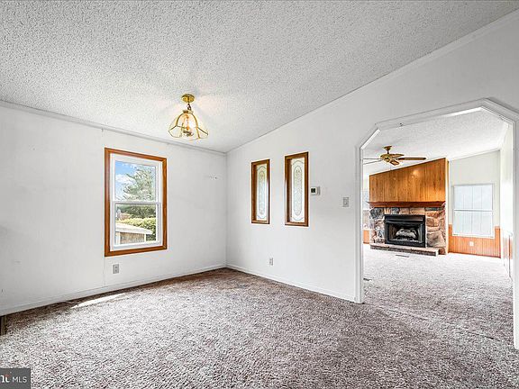 3rd image of 131 Cedarcroft Rd