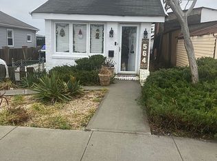564 Beach 43rd St, Far Rockaway, NY 11691