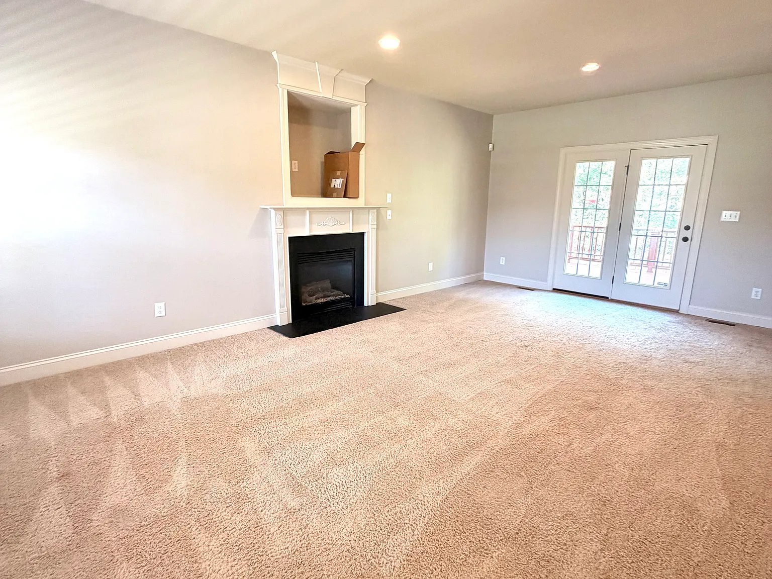 3 bed, 2.5 bath, 1985 sqft, $2,050 — Photo 4
