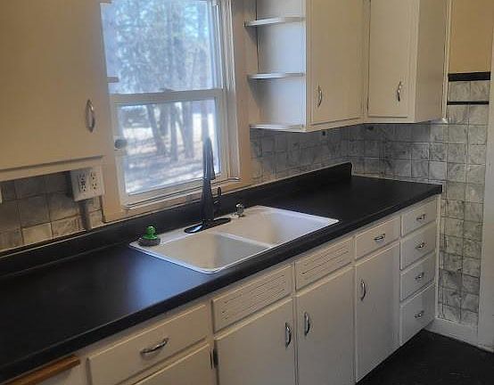 5th image of 107 West Charles