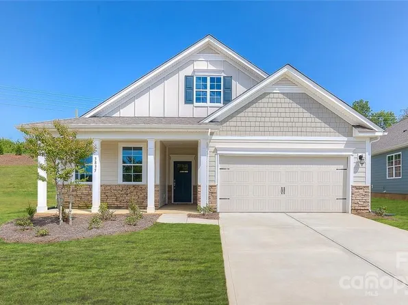 339 Fox Cove Rd, Hendersonville, NC 28792