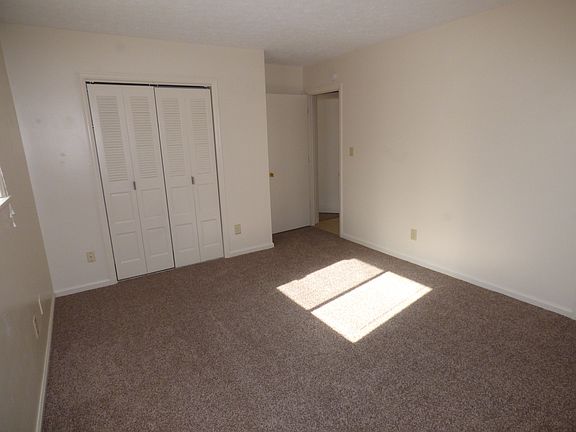 5th image of 84 Edgeway Dr APT 3
