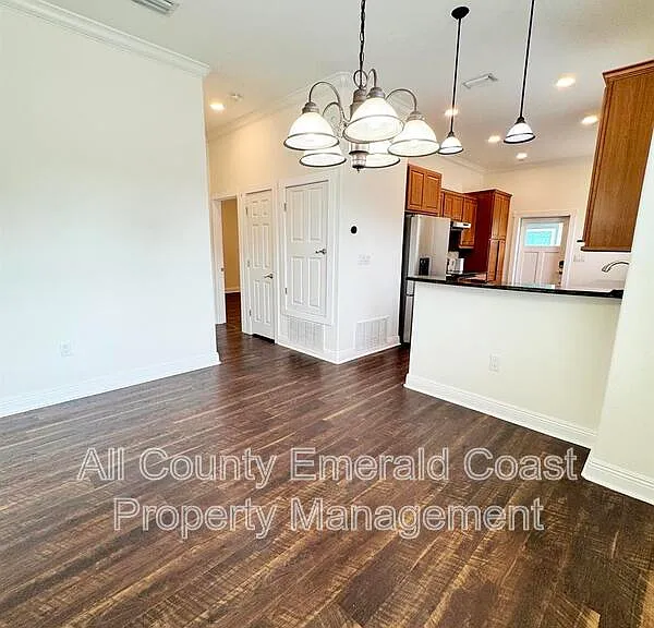 722 Kelly St — Photo 16