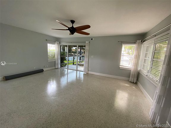 4th image of 609 SE 26th Ave
