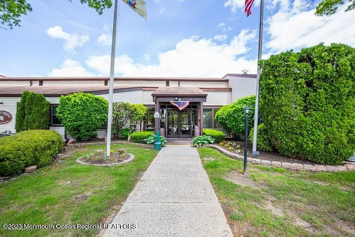 134 Amberly Dr #F — Photo 15