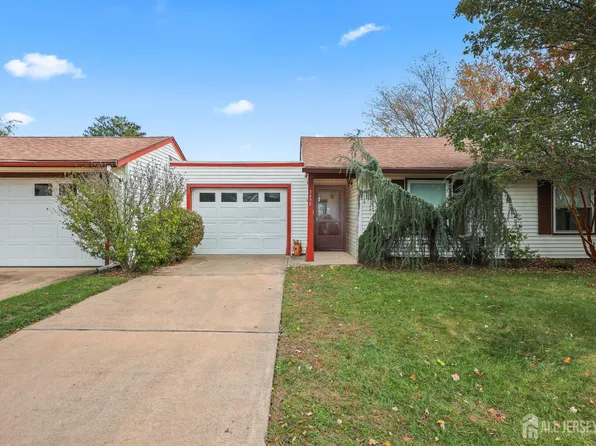 149 Maclura Plz #B, Monroe Township, NJ 08831