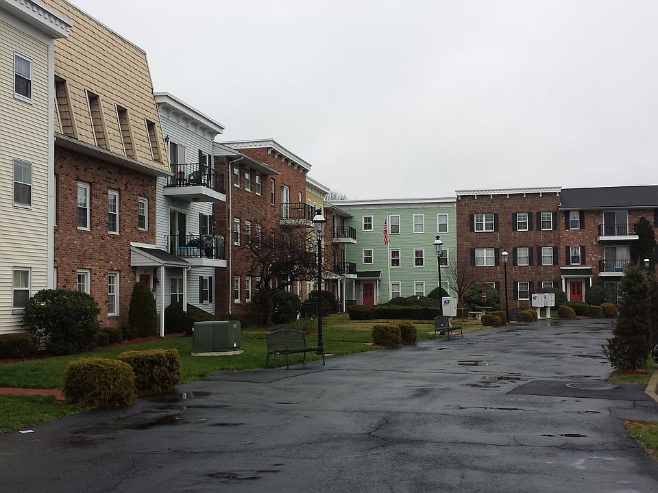 2nd image of 1002 Unicorn Way APT E002