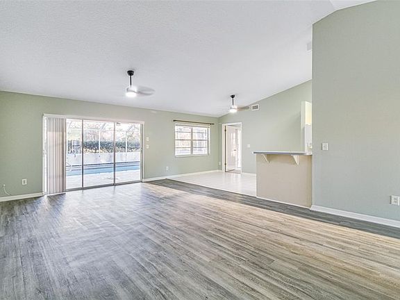 4th image of 3033 Tiffany Ct