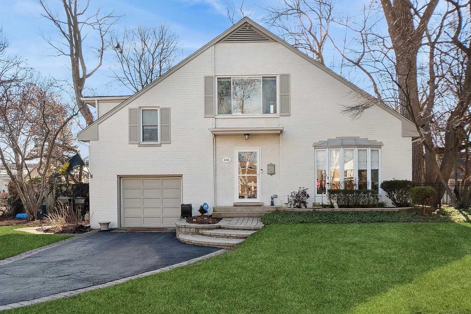 606 Roger Ave photo 1
