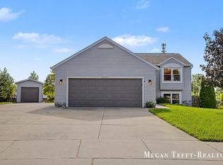 6230 Belmont Farms Dr NE, Belmont, MI 49306