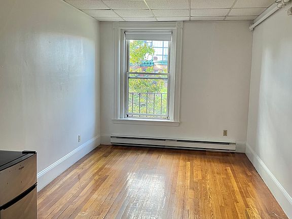 2nd image of 854 Beacon St APT 14
