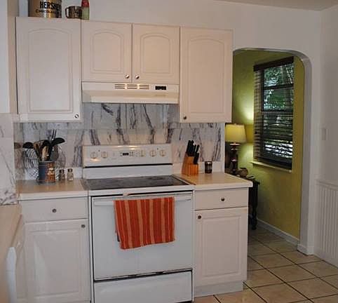 Kitchen-oven view