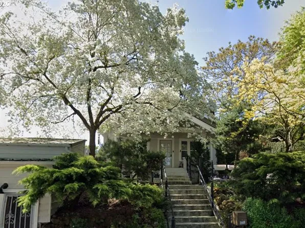 2106 NE Saratoga St, Portland, OR 97211