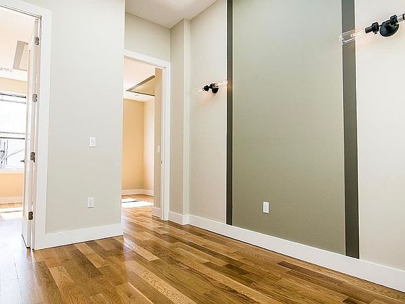 5th image of 252 Melrose St APT 3L