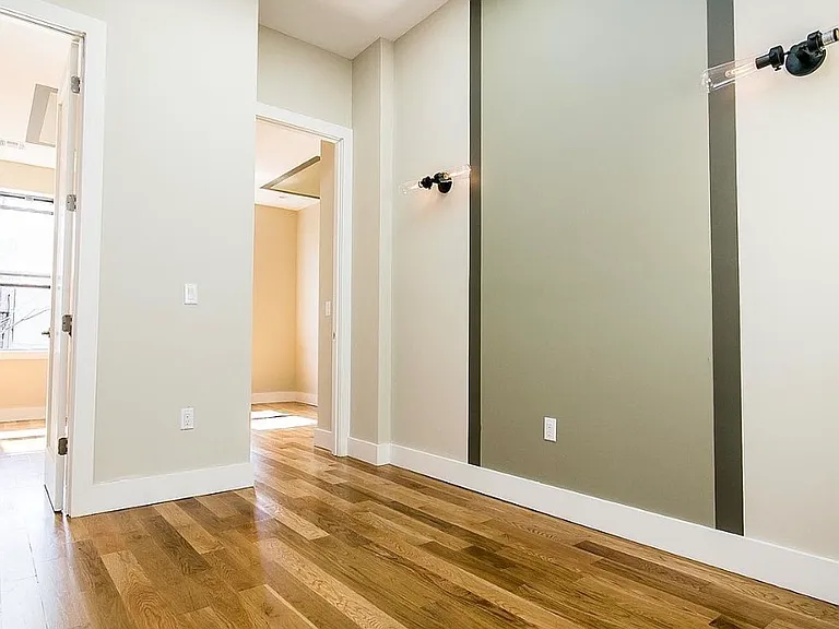 252 Melrose St #3L — Photo 5