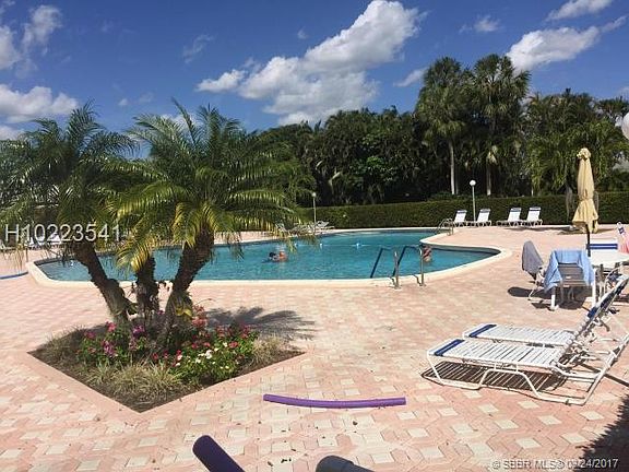 3rd image of 2840 Ashley Dr E APT C
