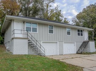 11813 Henry St APT B, Sugar Creek, MO 64054
