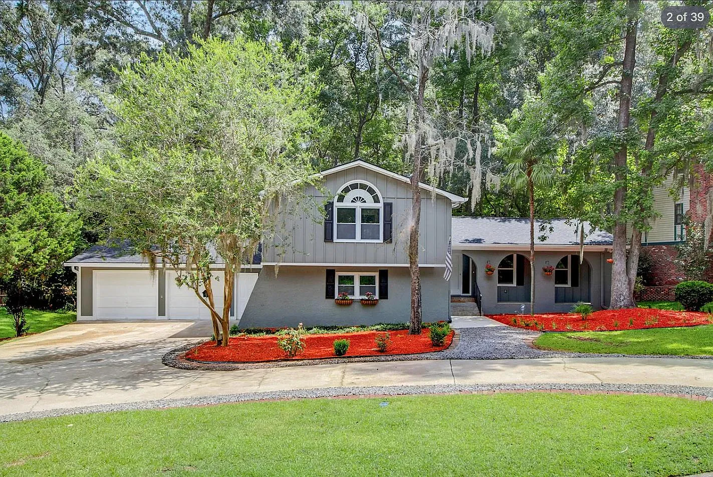 403 Fairington Dr — Photo 2