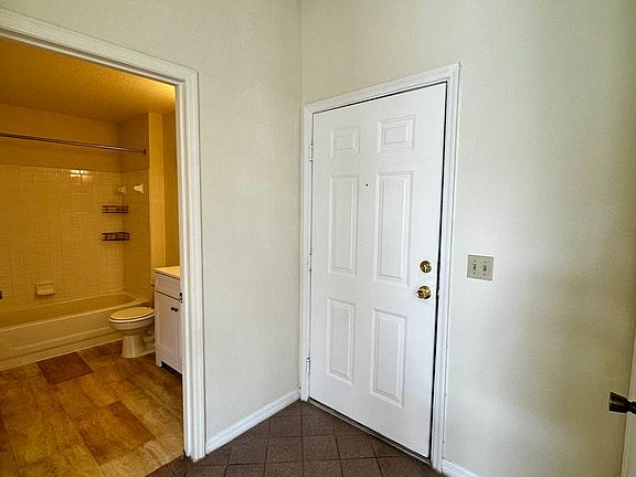2nd image of 7360 Westpointe Blvd APT 135