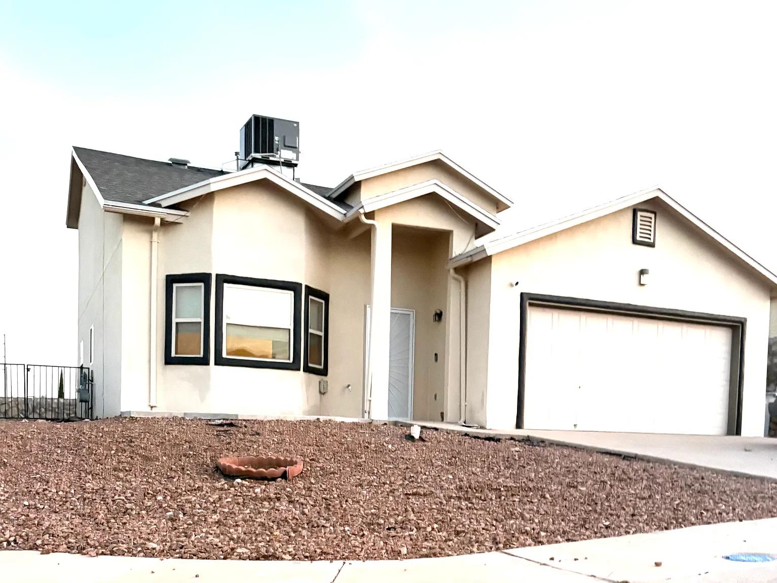 4 bed, 2.5 bath, 1594 sqft, $1,795 — Photo 1