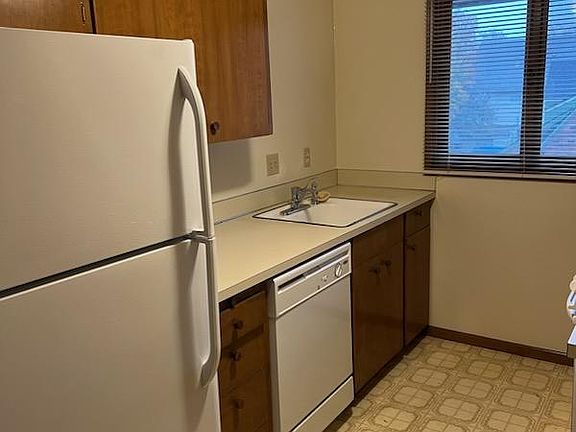 5th image of 1304 W 10th Ave #302E