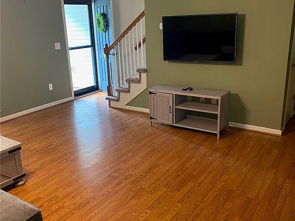 2nd image of 1010 Meehan Way