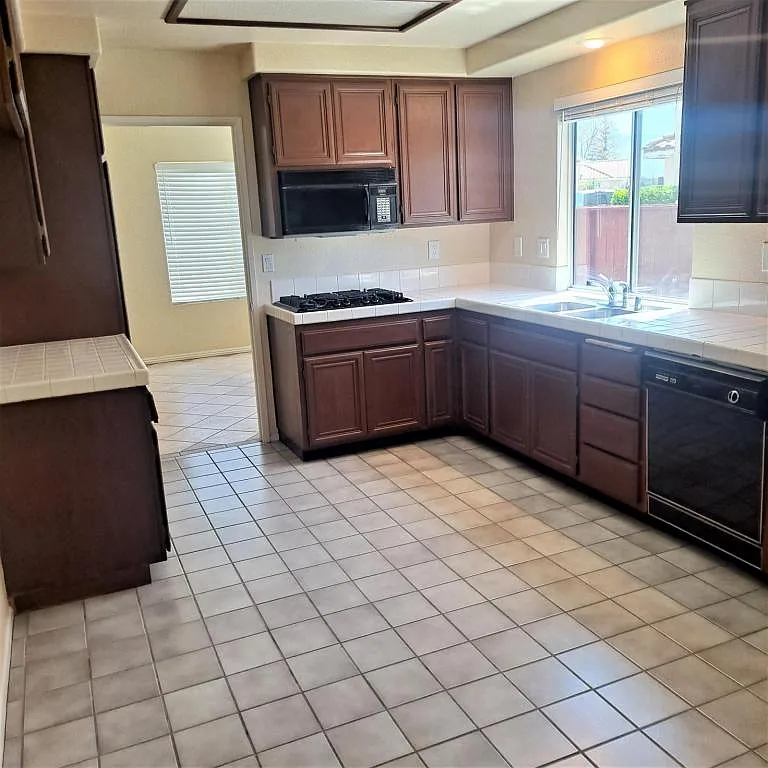 1260 Avenida Rosa Mundi — Photo 4