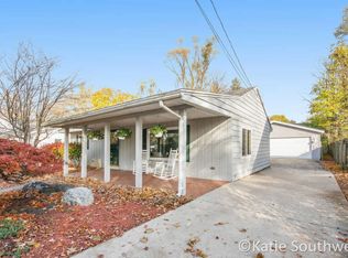3061 Woodcliff Cir SE, East Grand Rapids, MI