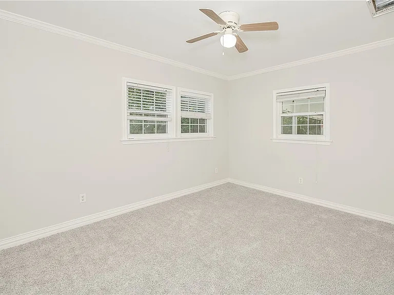 709 Inwood Dr — Photo 14