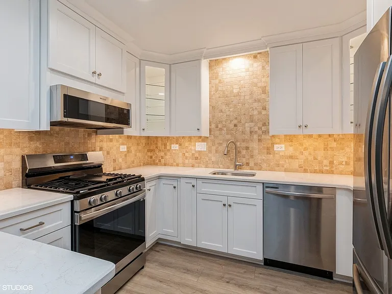 214 Manor Dr #D — Photo 4